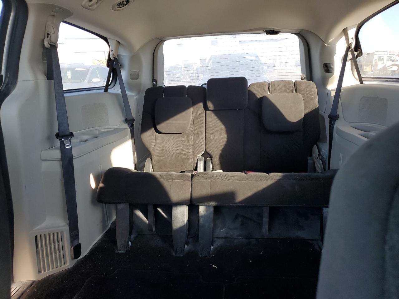 2015 Dodge Caravan - Image 10