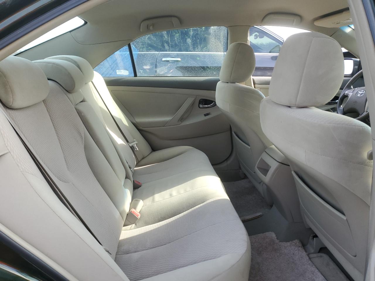 2010 Toyota Camry - Image 10