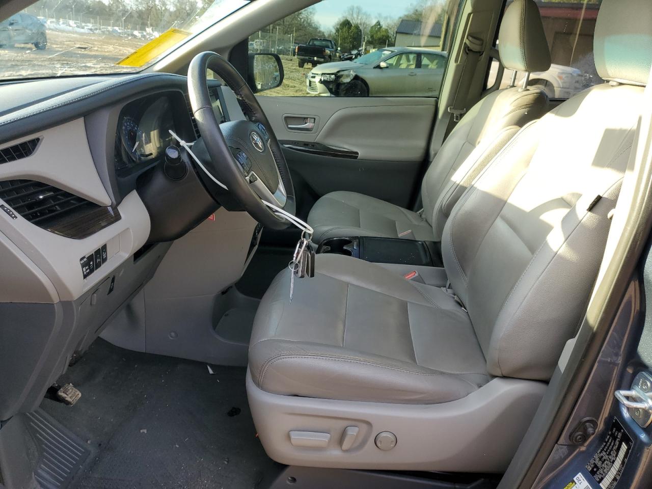 2017 Toyota Sienna - Image 7