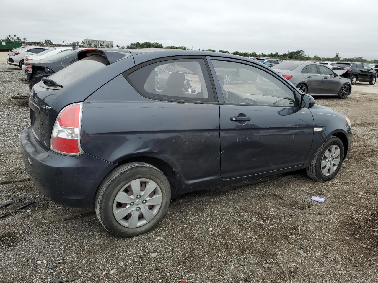 2010 Hyundai Accent - Image 3