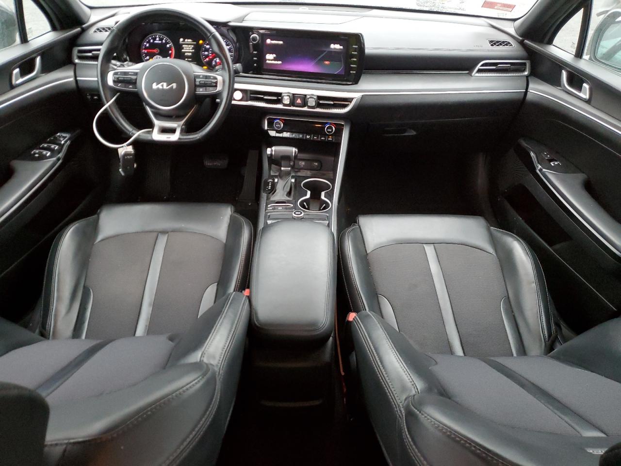 2022 Kia K5 - Image 8