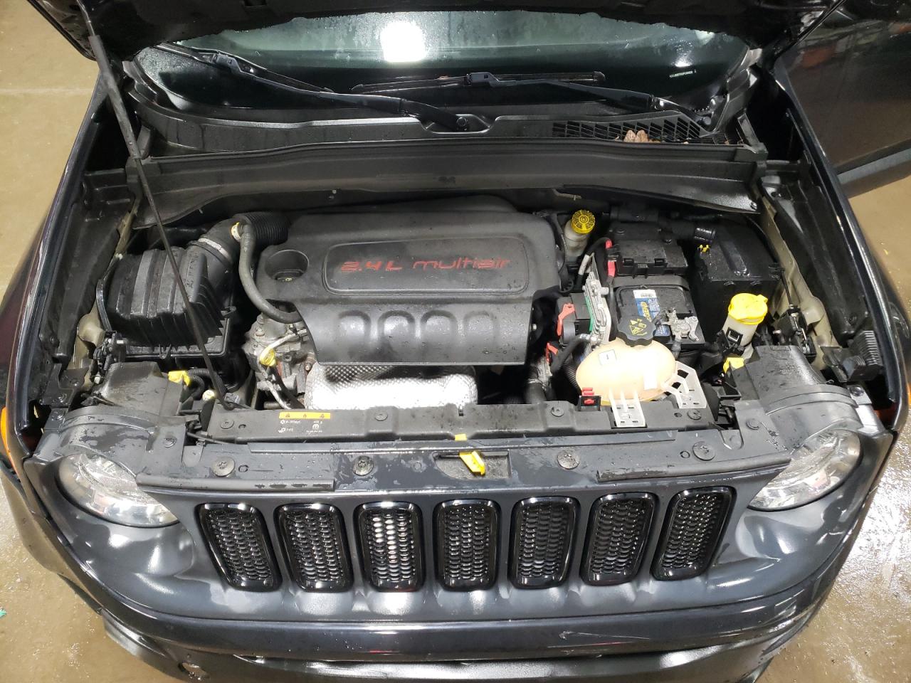 2016 Jeep Renegade - Image 11