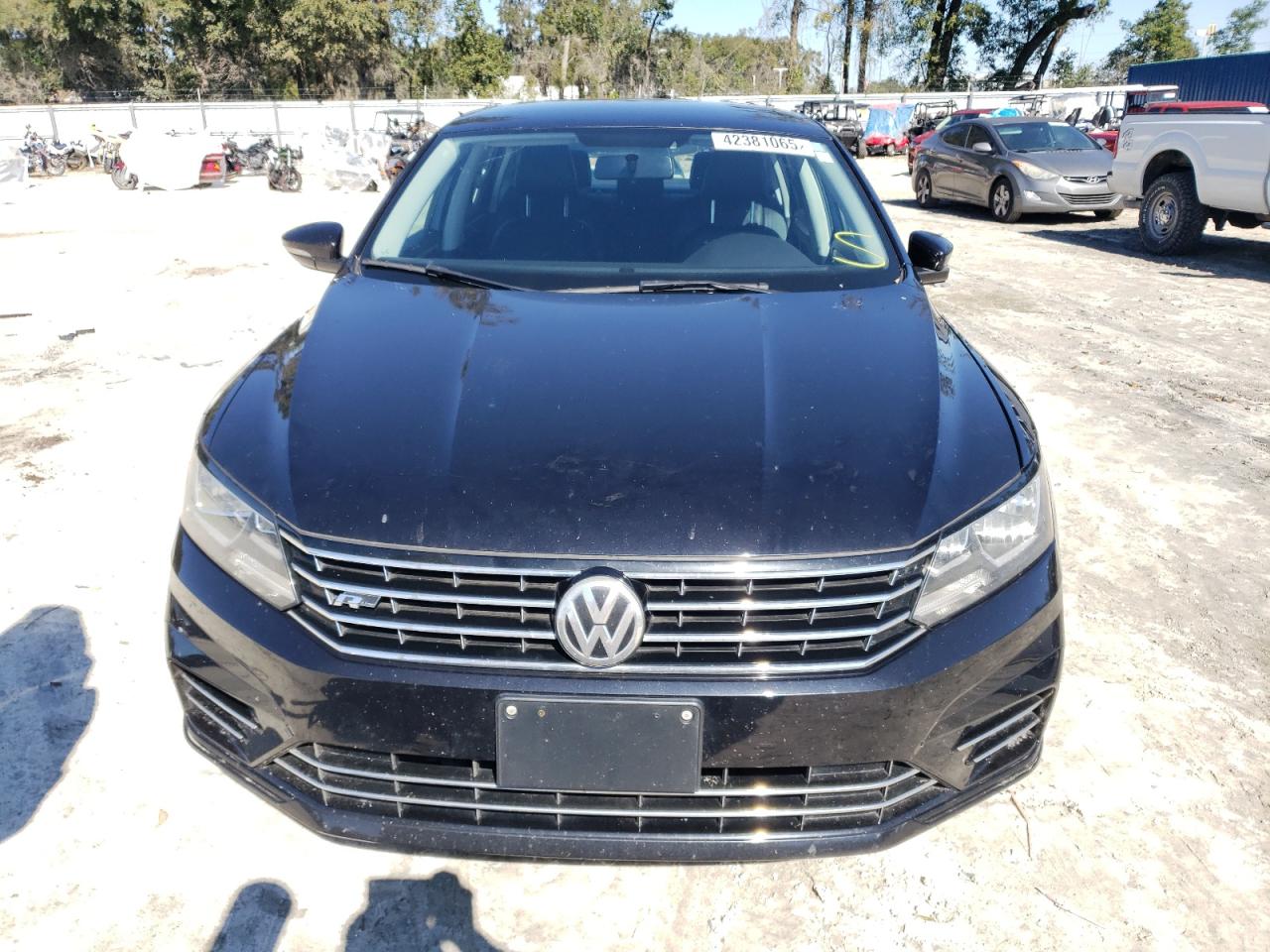 2017 Volkswagen Passat - Image 5