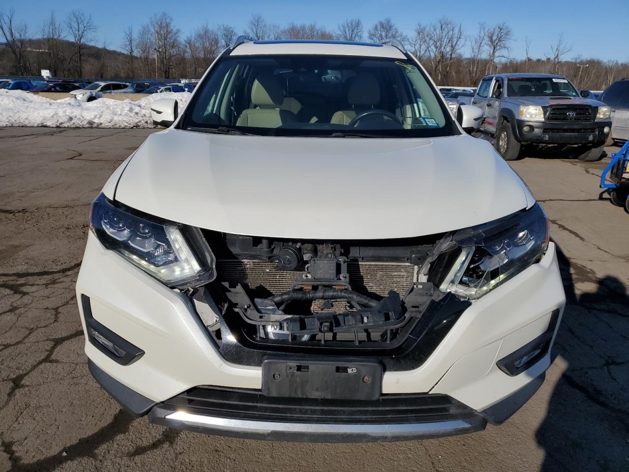 2017 Nissan Rogue - Image 5