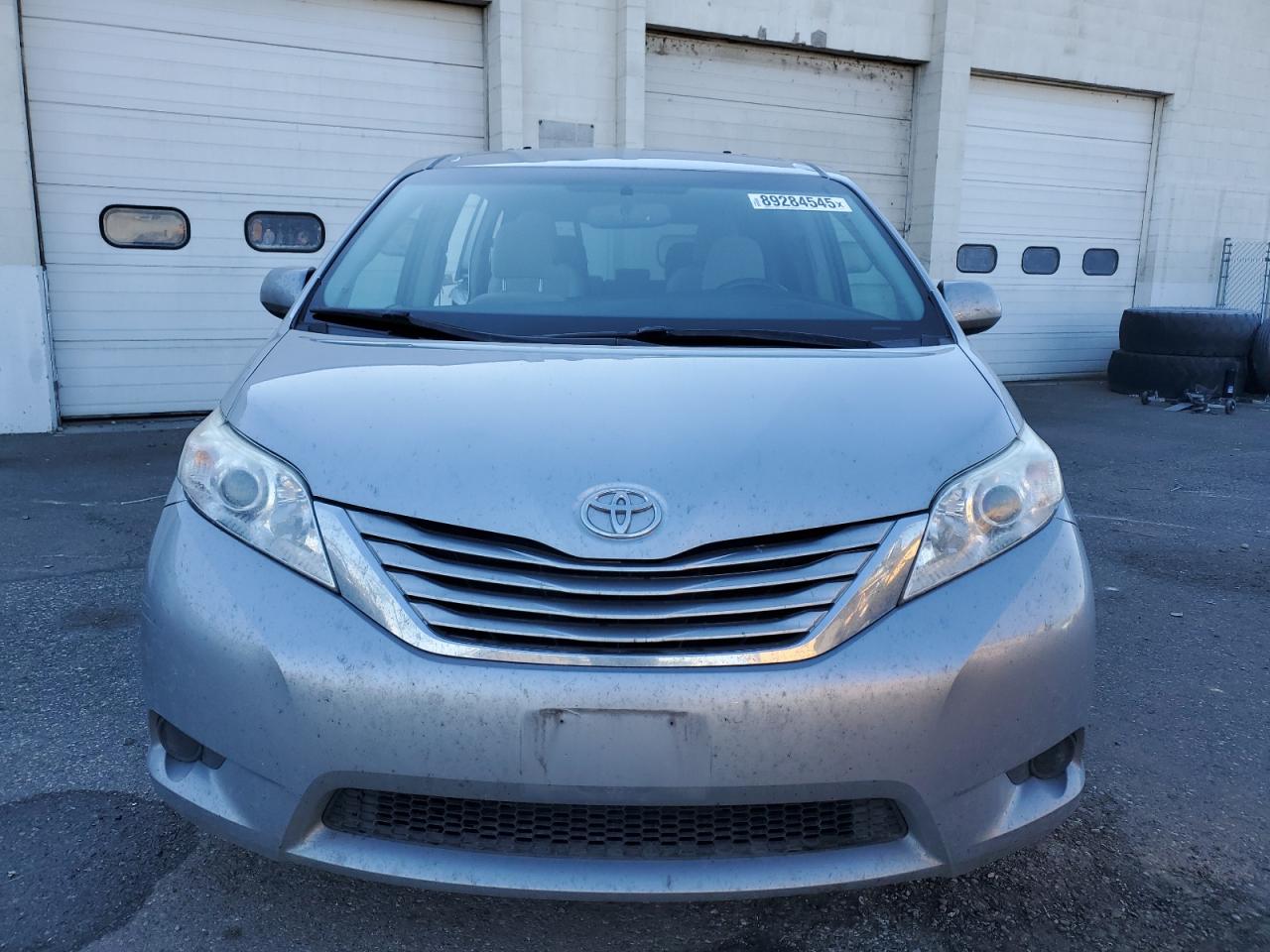 2017 Toyota Sienna - Image 5