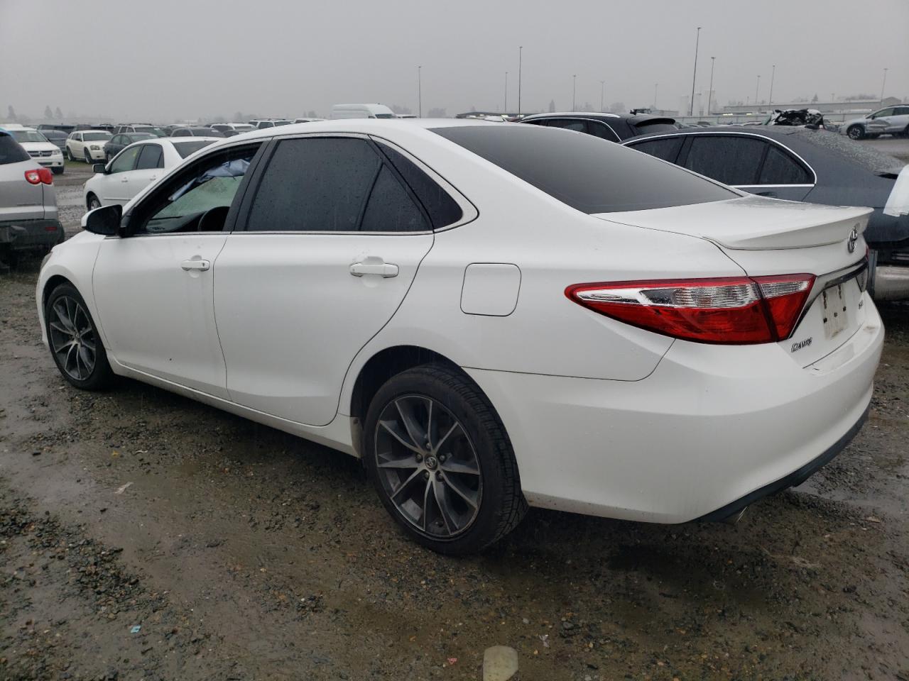 VIN 4T1BK1FK4FU556035 2015 TOYOTA CAMRY no.2