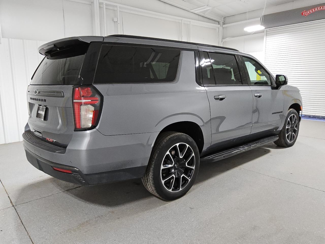 2021 Chevrolet Suburban - Image 3