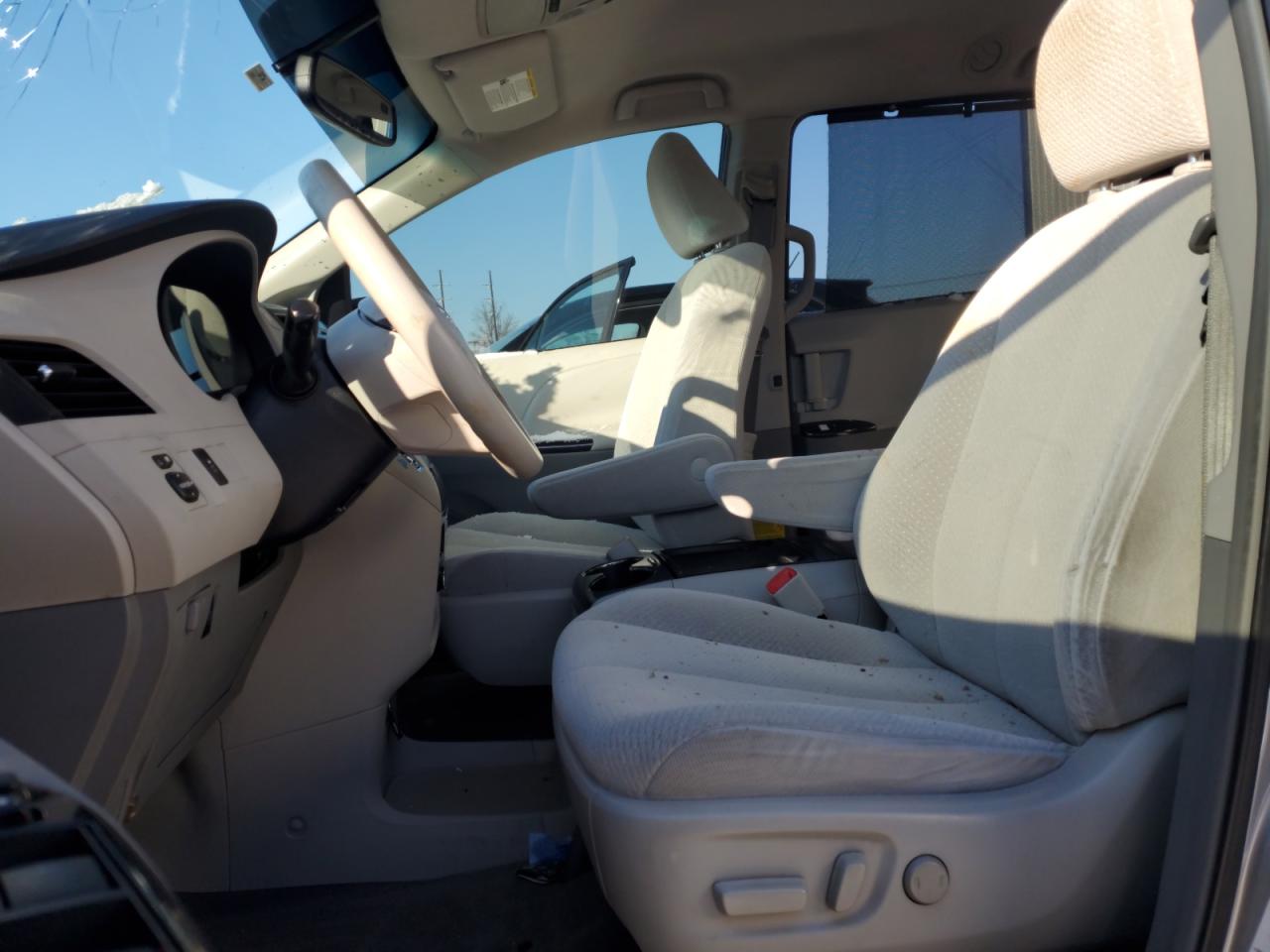 2011 Toyota Sienna - Image 7