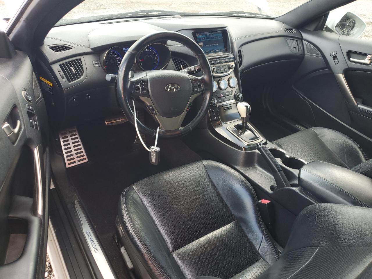 2013 Hyundai Genesis - Image 8