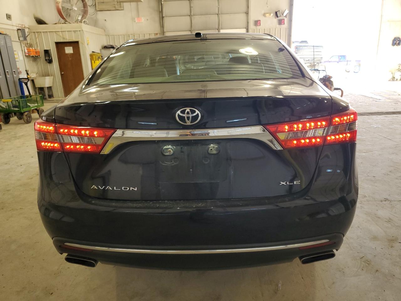 2016 Toyota Avalon - Image 6