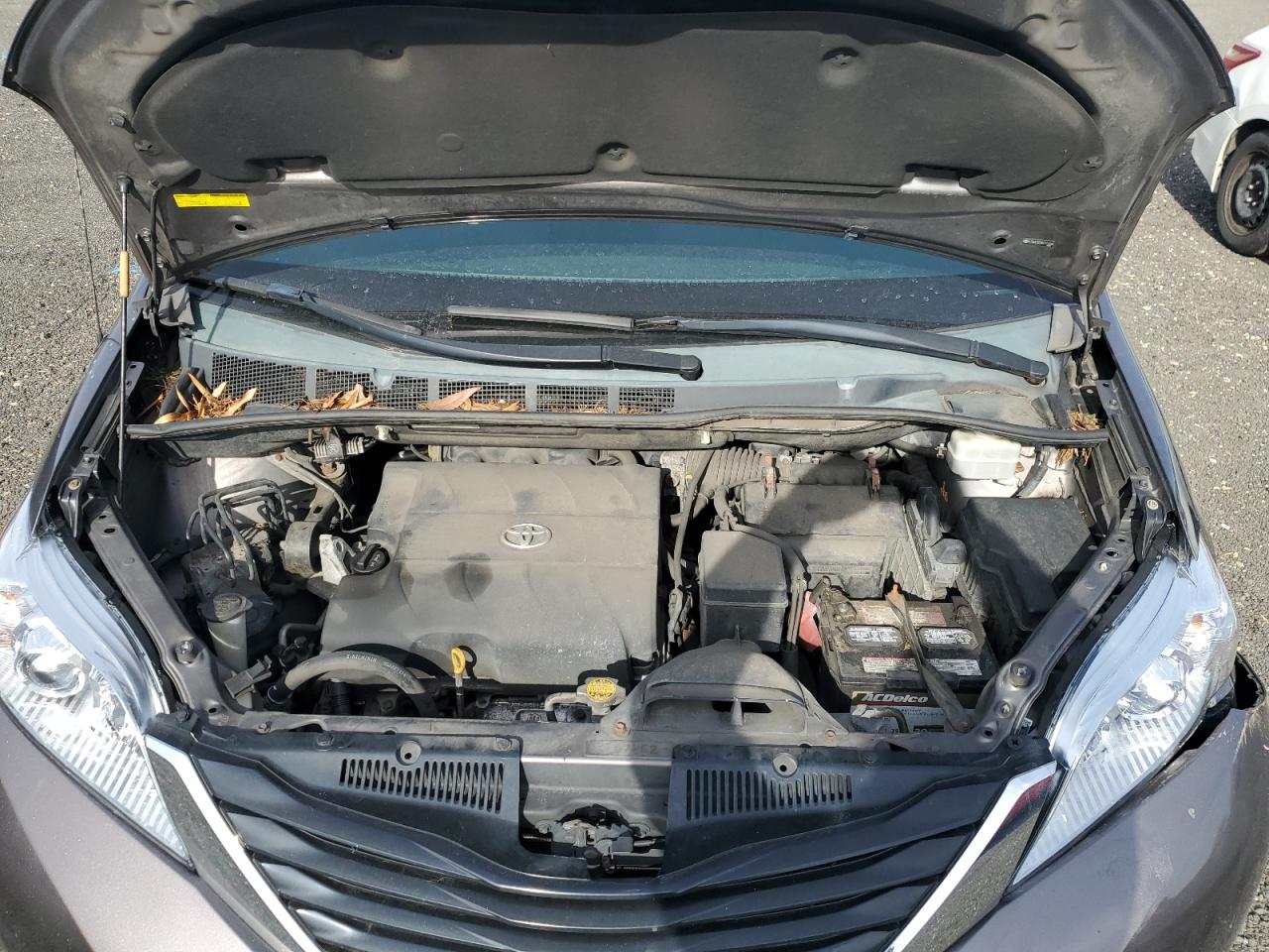 2011 Toyota Sienna - Image 12