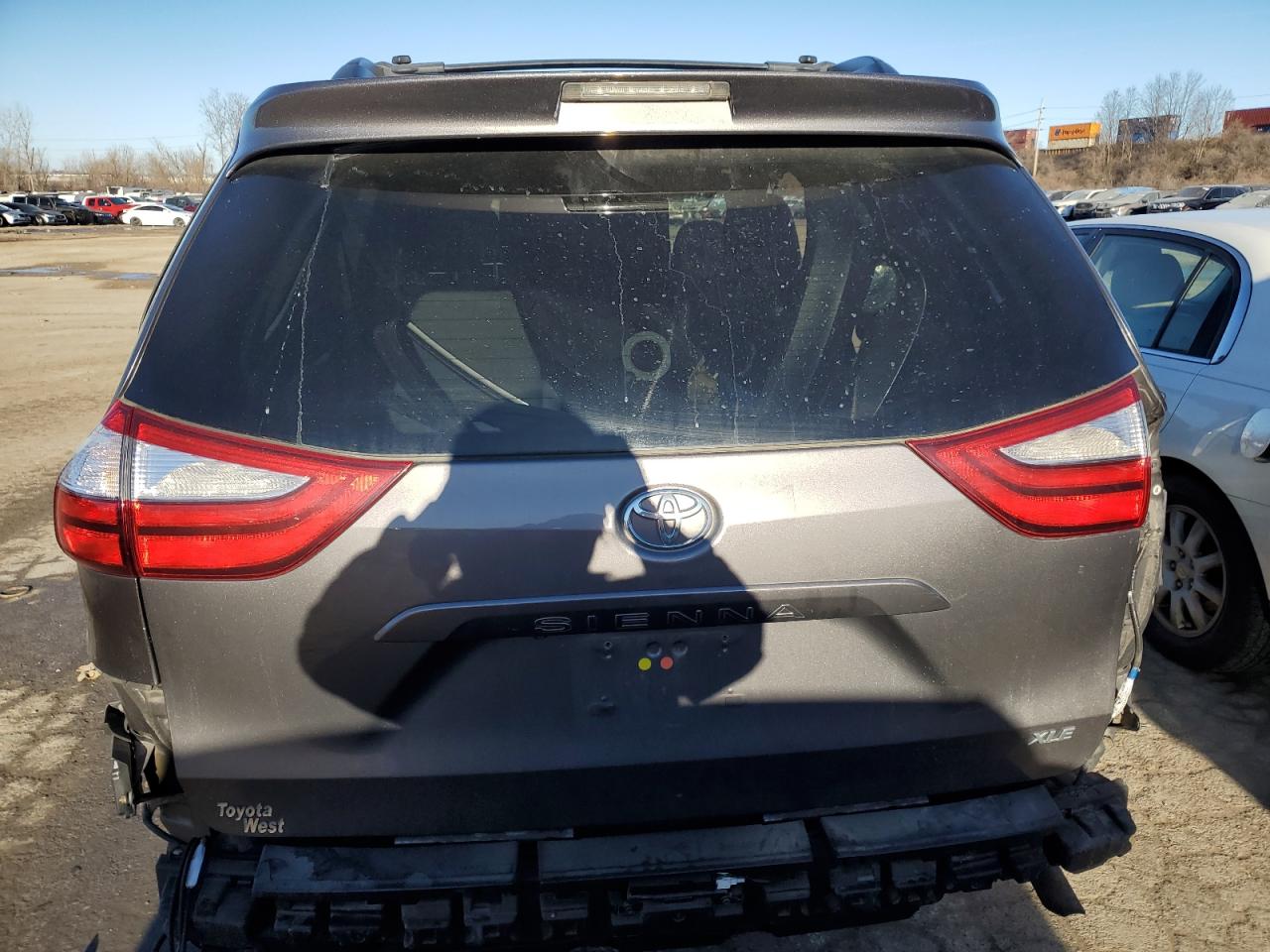 2015 Toyota Sienna - Image 6