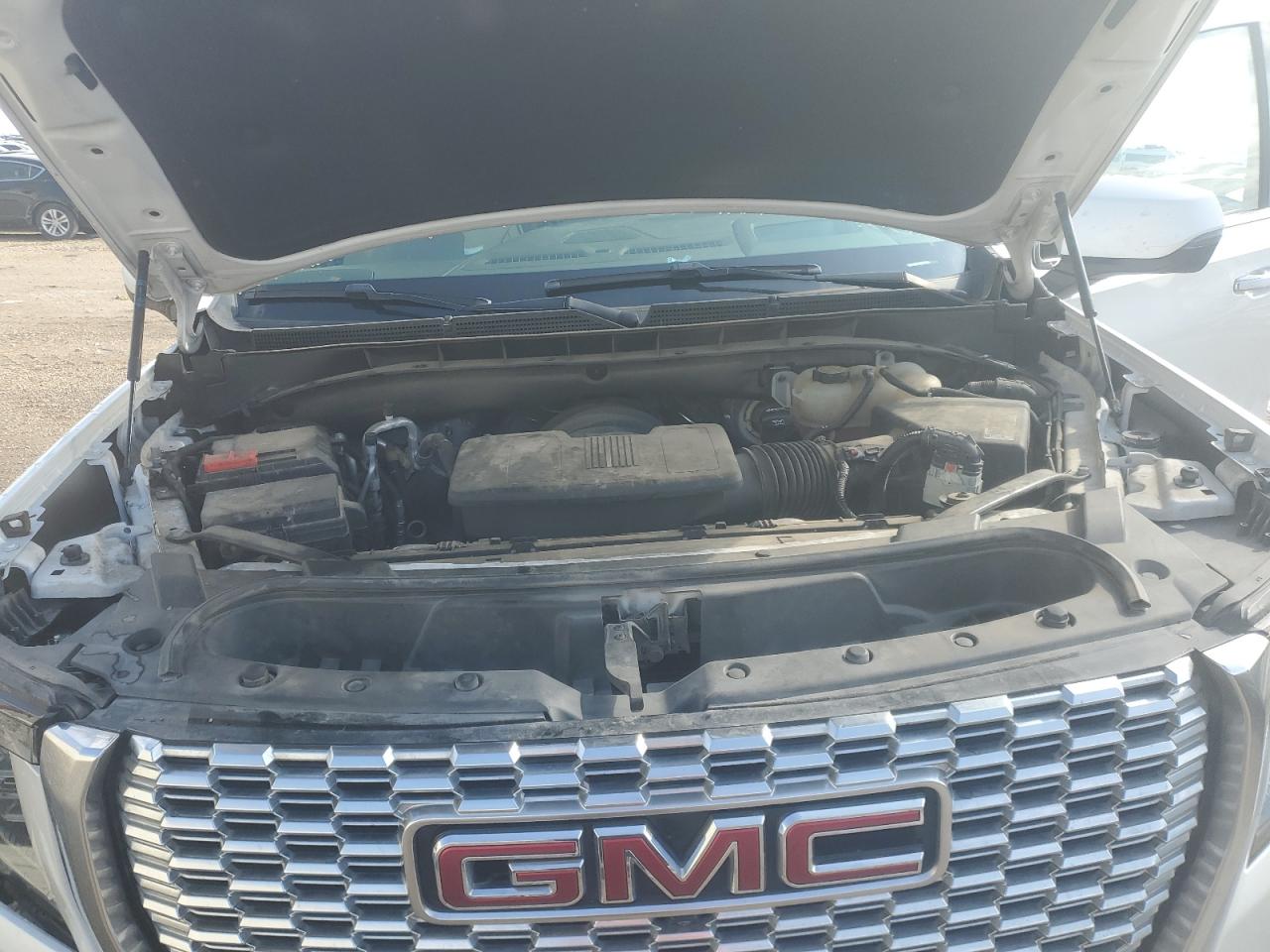 2021 GMC Yukon - Image 13