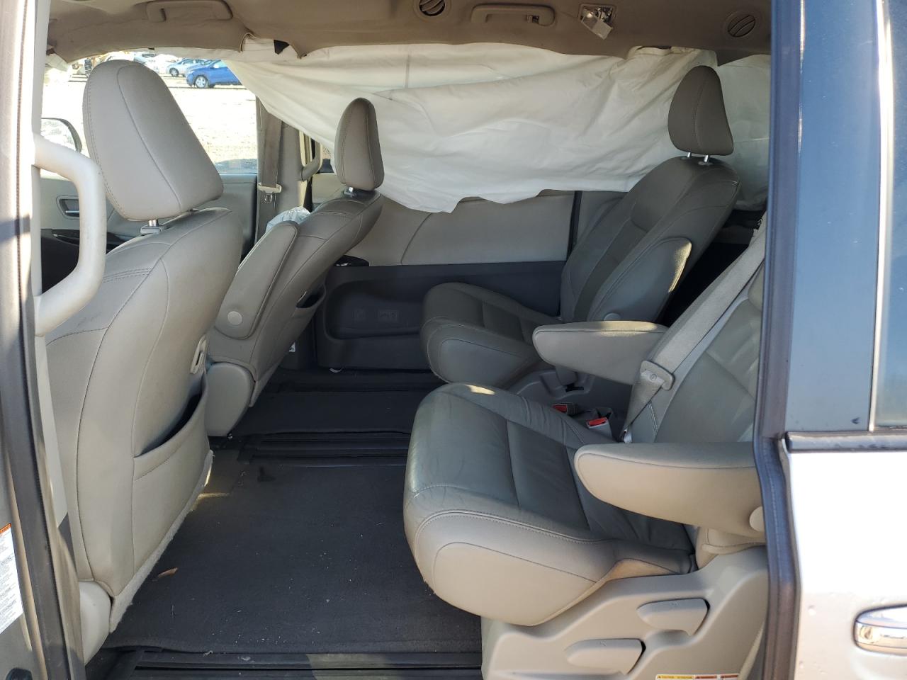 2015 Toyota Sienna - Image 11