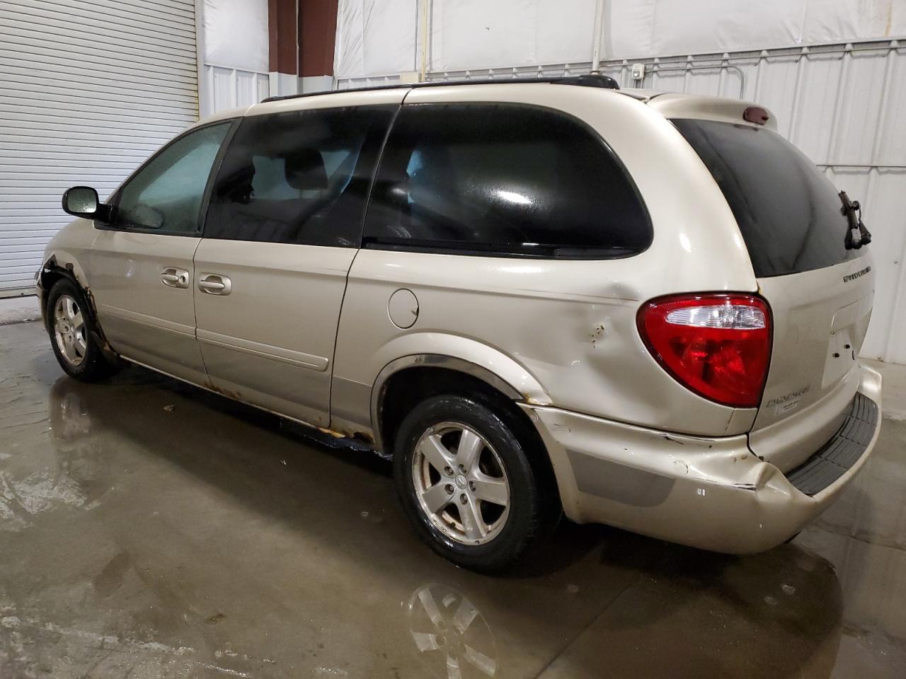 2005 Dodge Caravan - Image 2