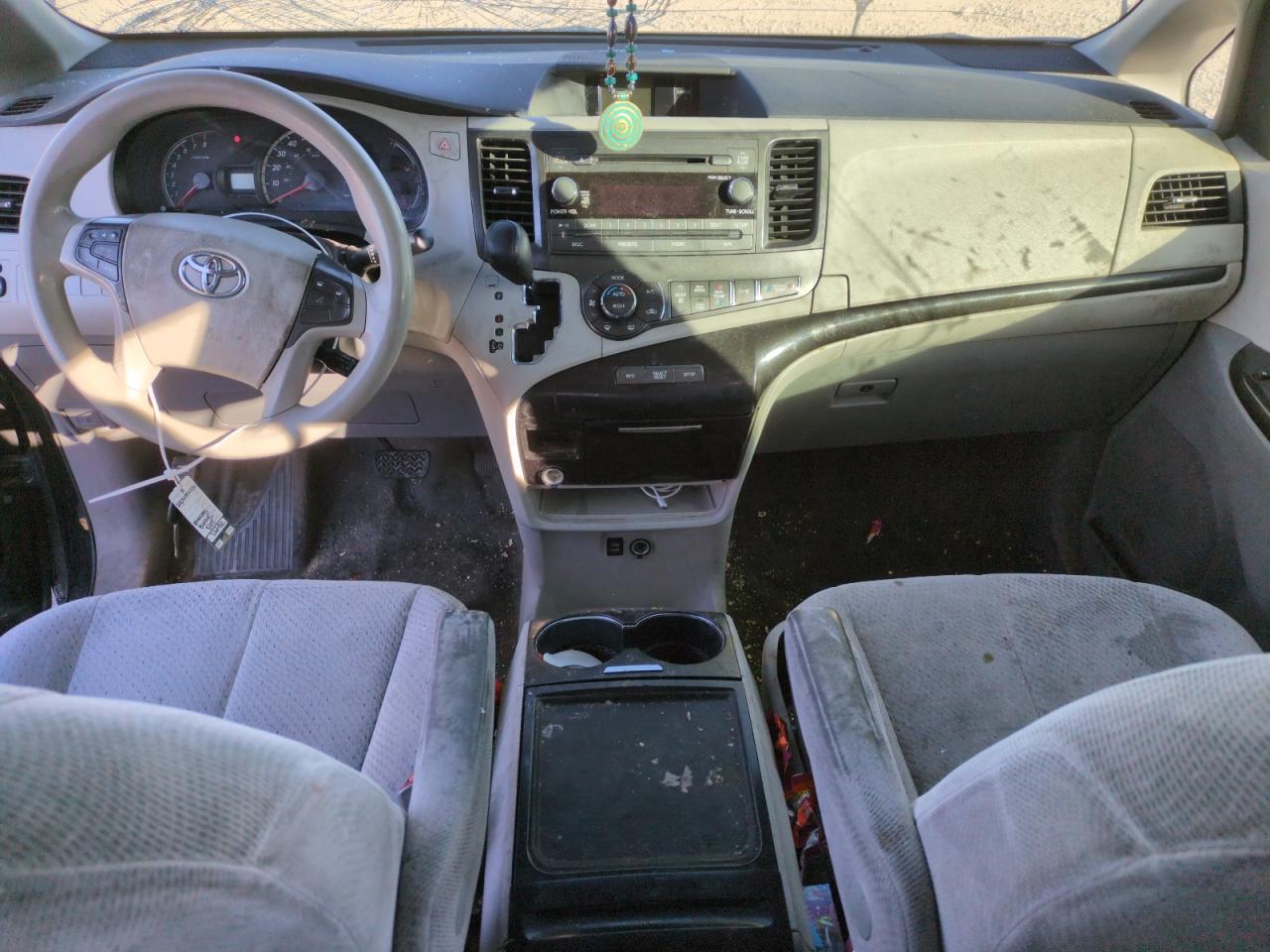 2013 Toyota Sienna - Image 8