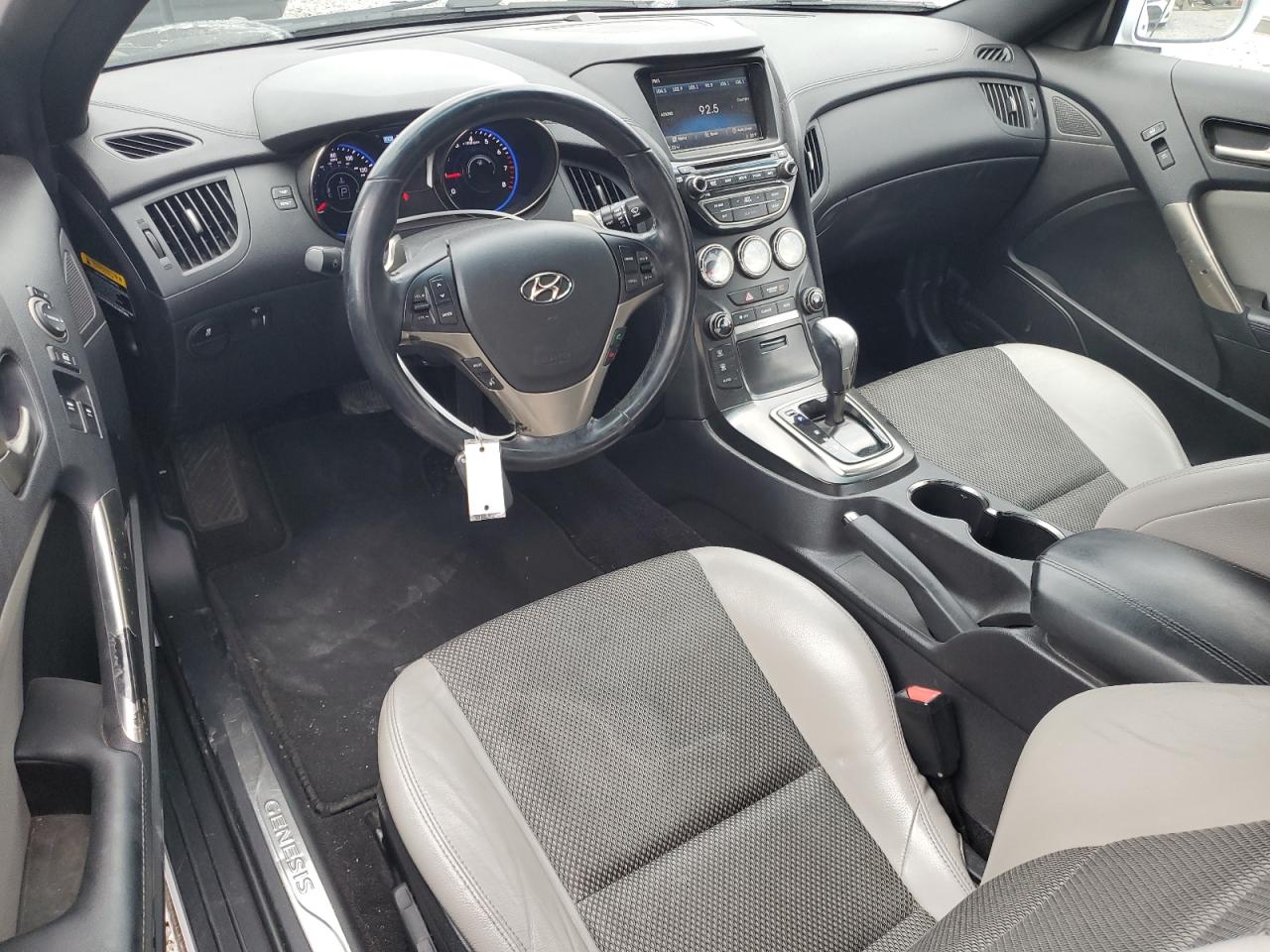 2014 Hyundai Genesis - Image 8