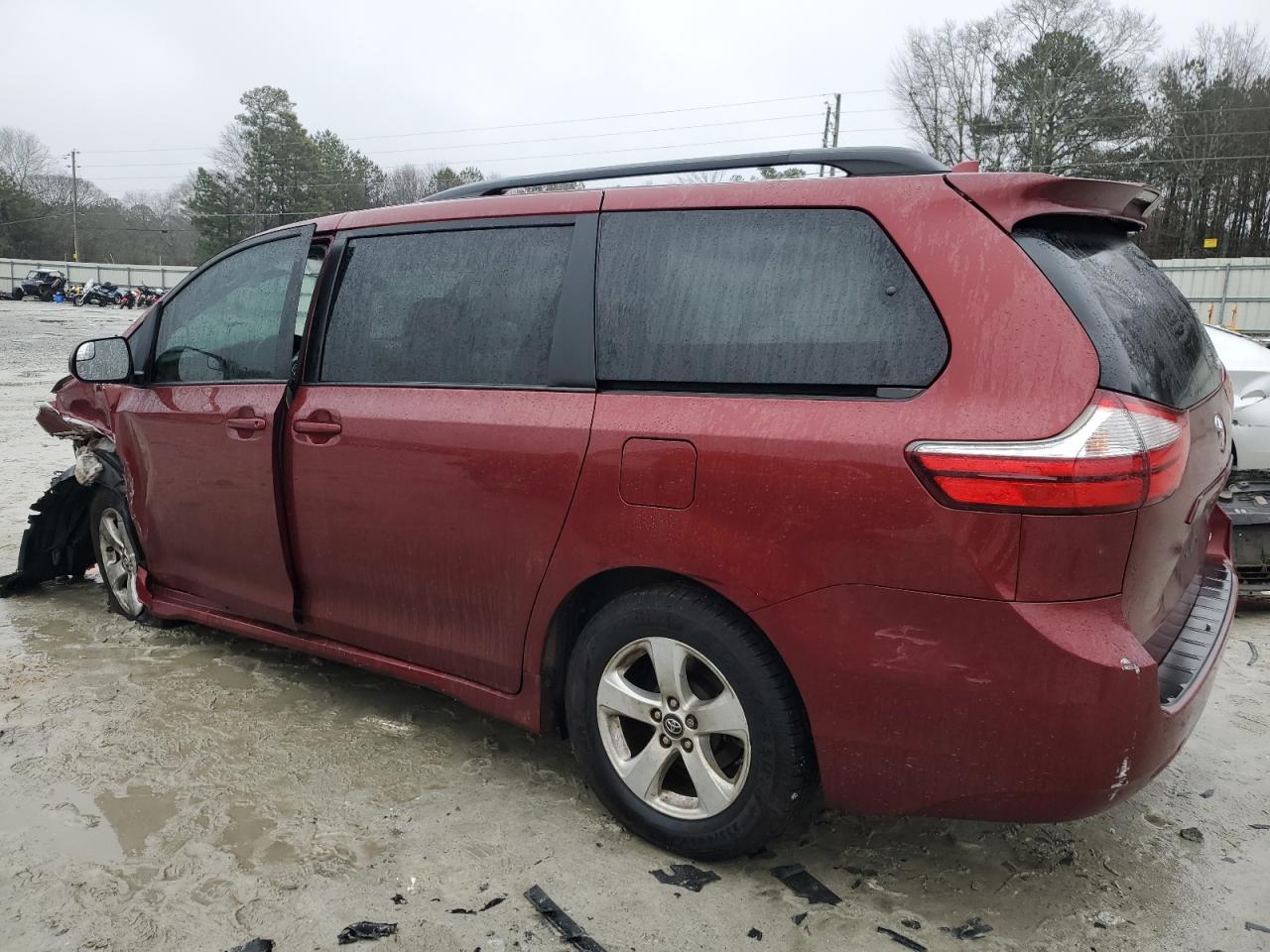 2018 Toyota Sienna - Image 2