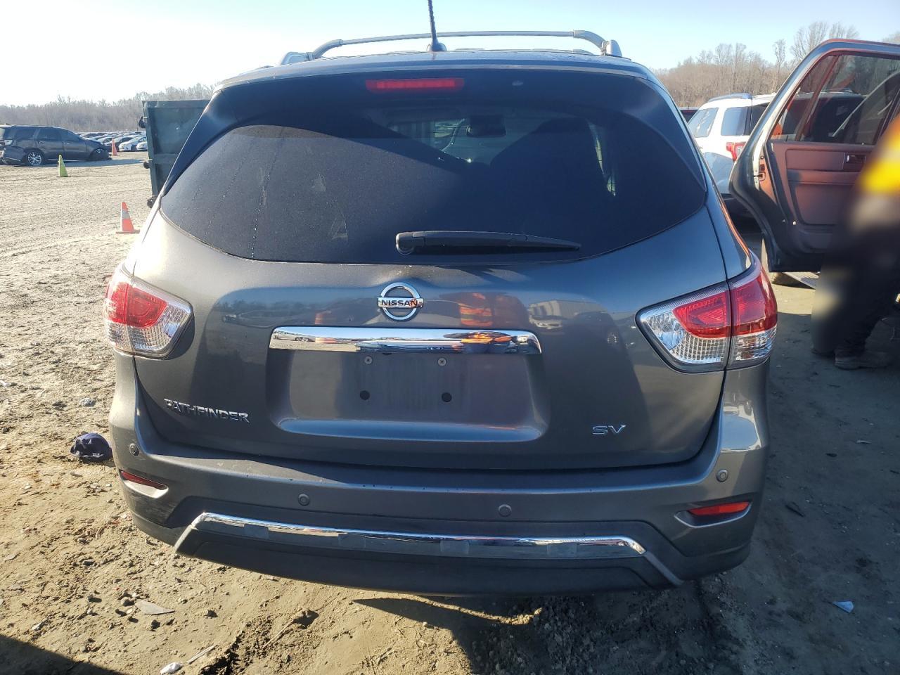 2015 Nissan Pathfinder - Image 6