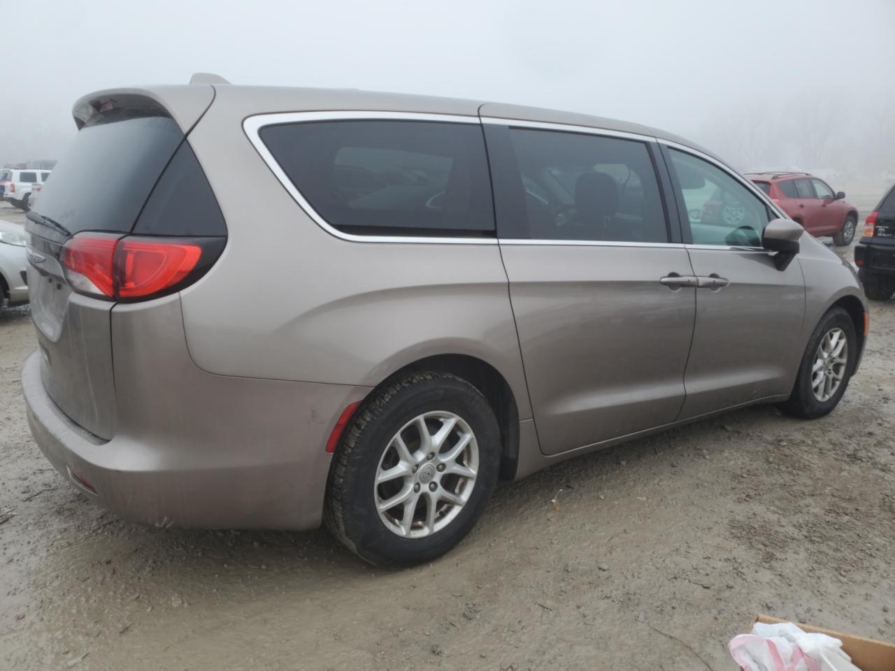 2017 Chrysler Pacifica - Image 3