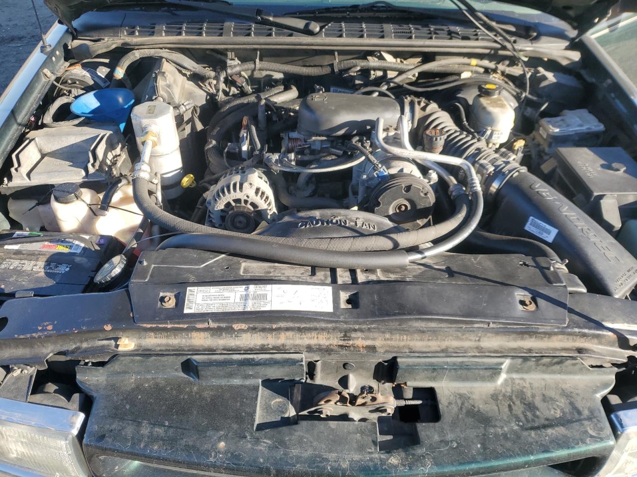 2003 Chevrolet S-10 Pickup - Image 13