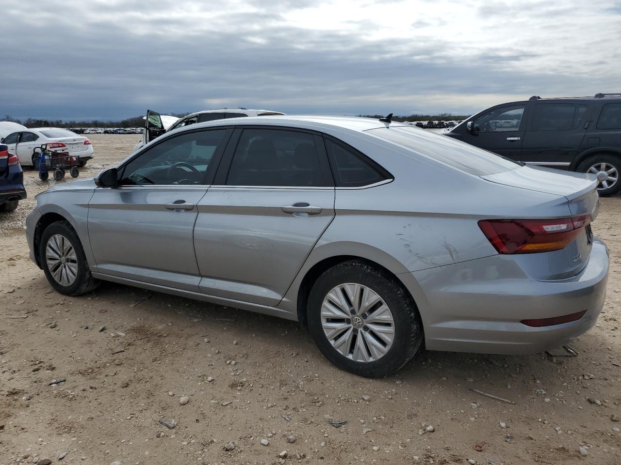 2019 Volkswagen Jetta - Image 2