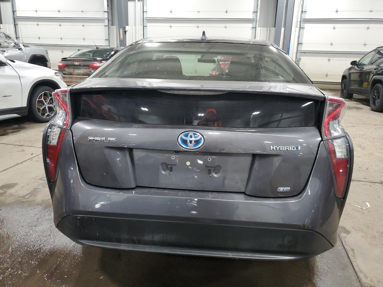 2017 Toyota Prius - Image 6
