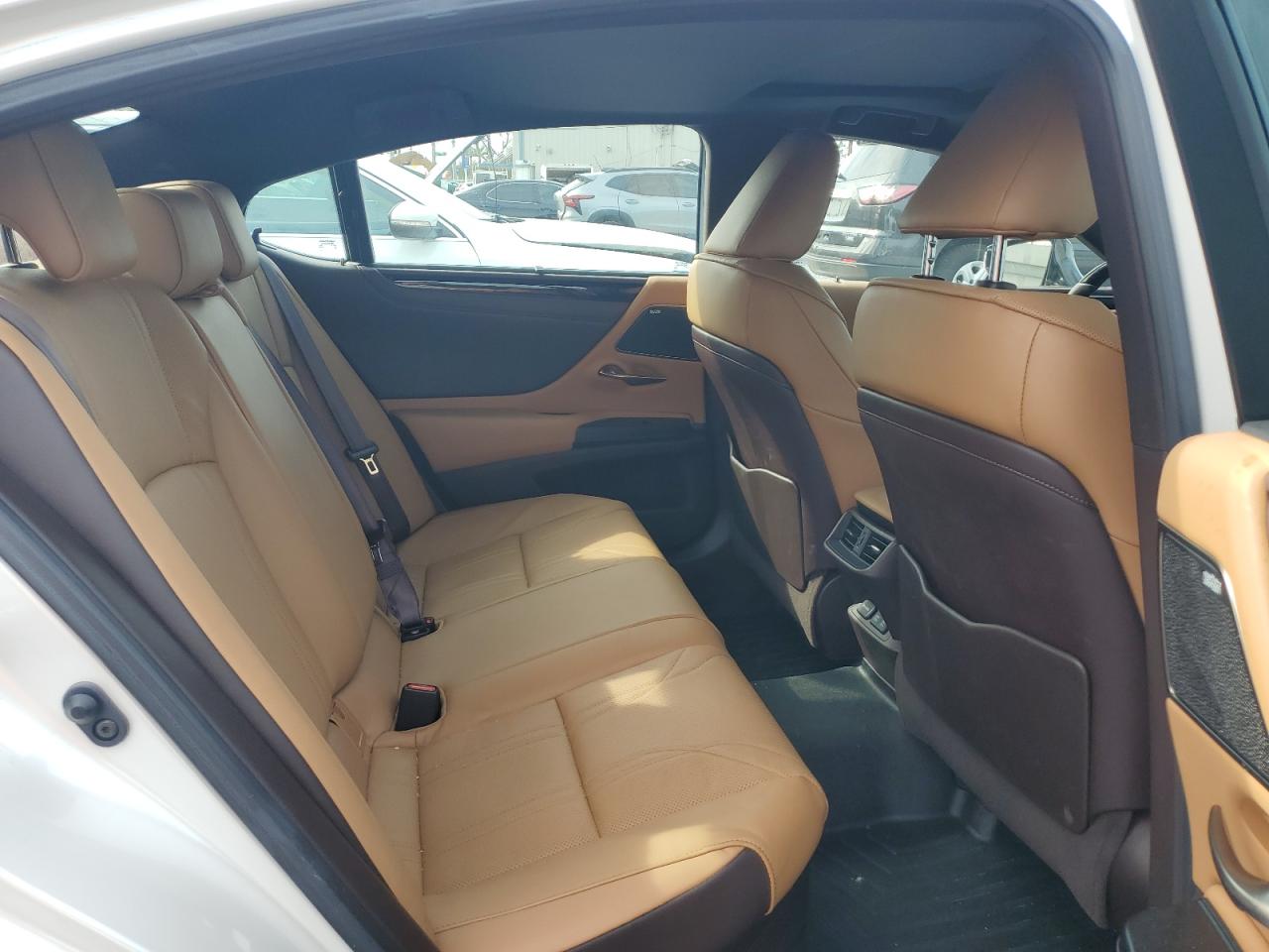 2020 Lexus ES - Image 10