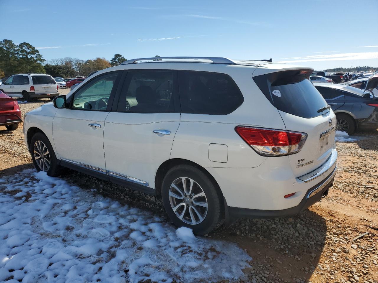 2014 Nissan Pathfinder - Image 2