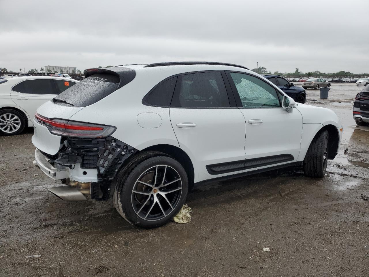 2024 Porsche Macan - Image 3