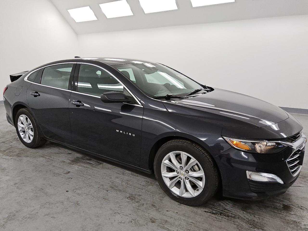 2023 Chevrolet Malibu - Image 4