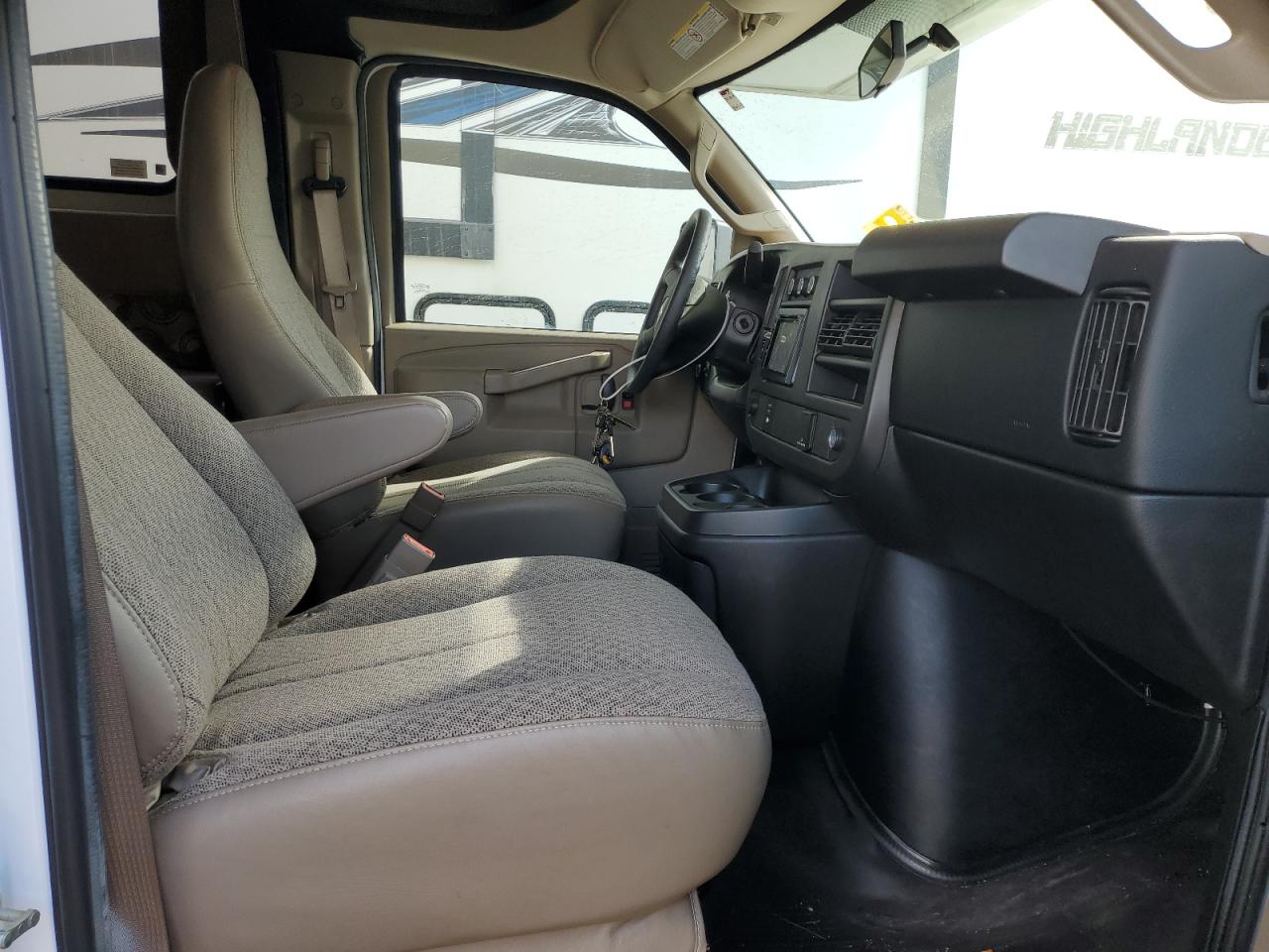 2017 Chevrolet Express - Image 5