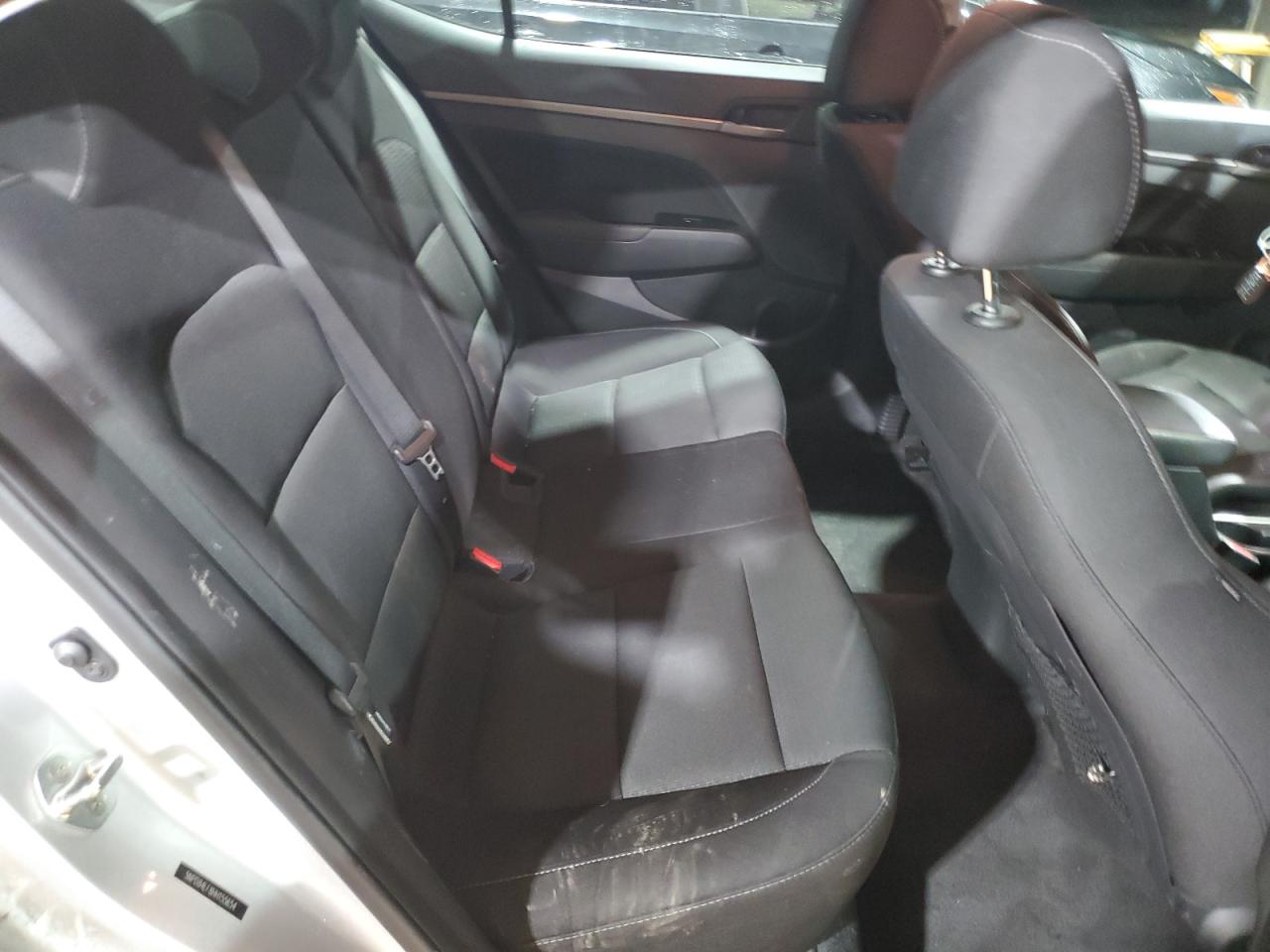 2017 Hyundai Elantra - Image 10