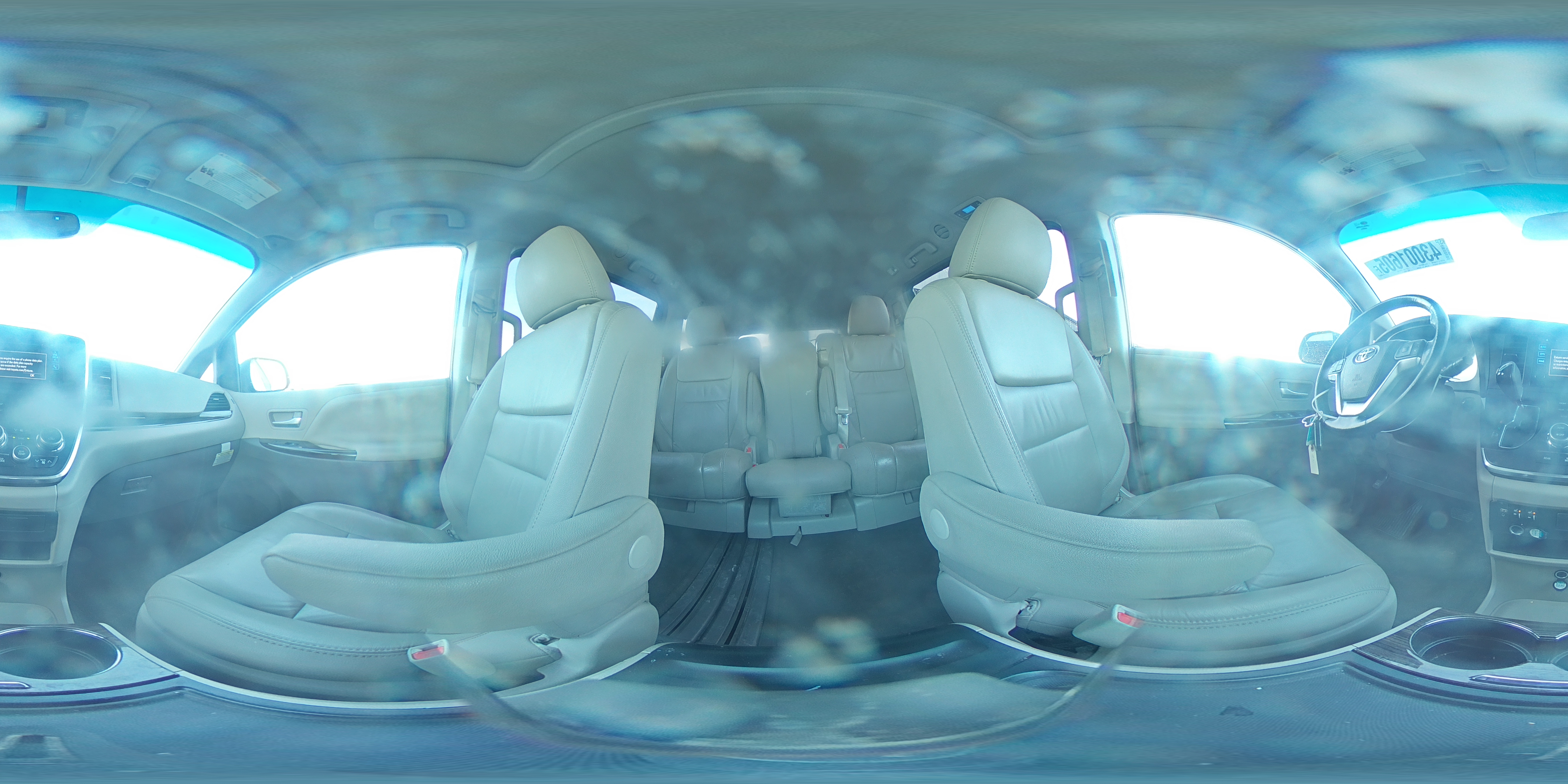 2016 Toyota Sienna - Image 16