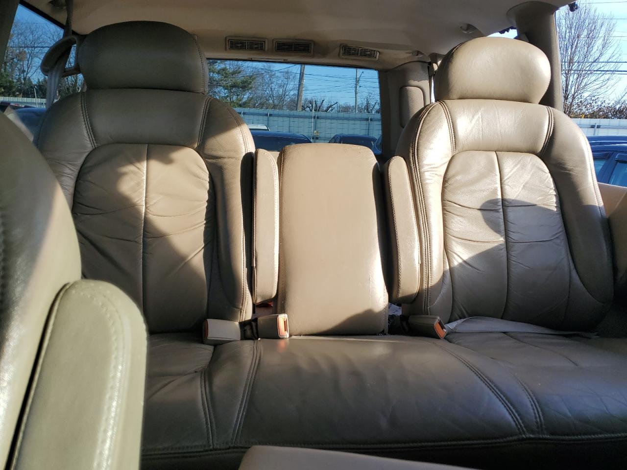 2002 Chevrolet Astro - Image 11