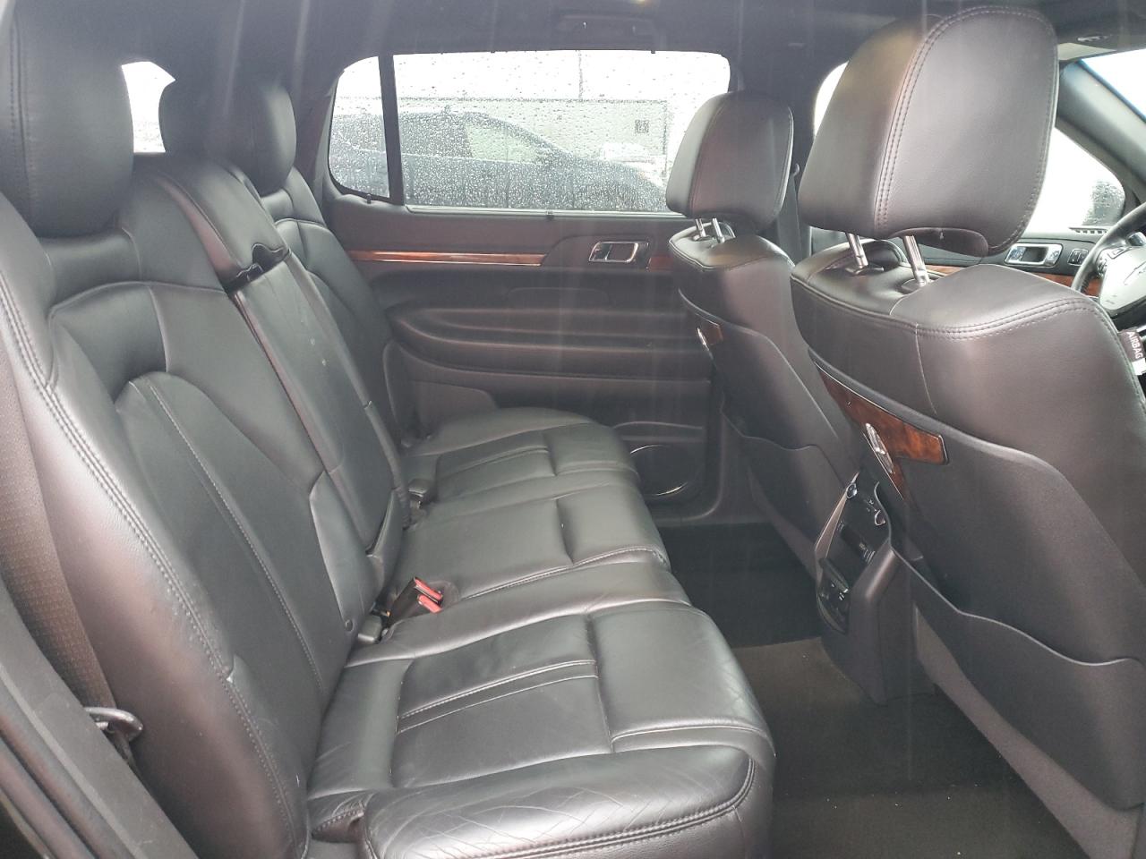 2016 Lincoln MKT - Image 11