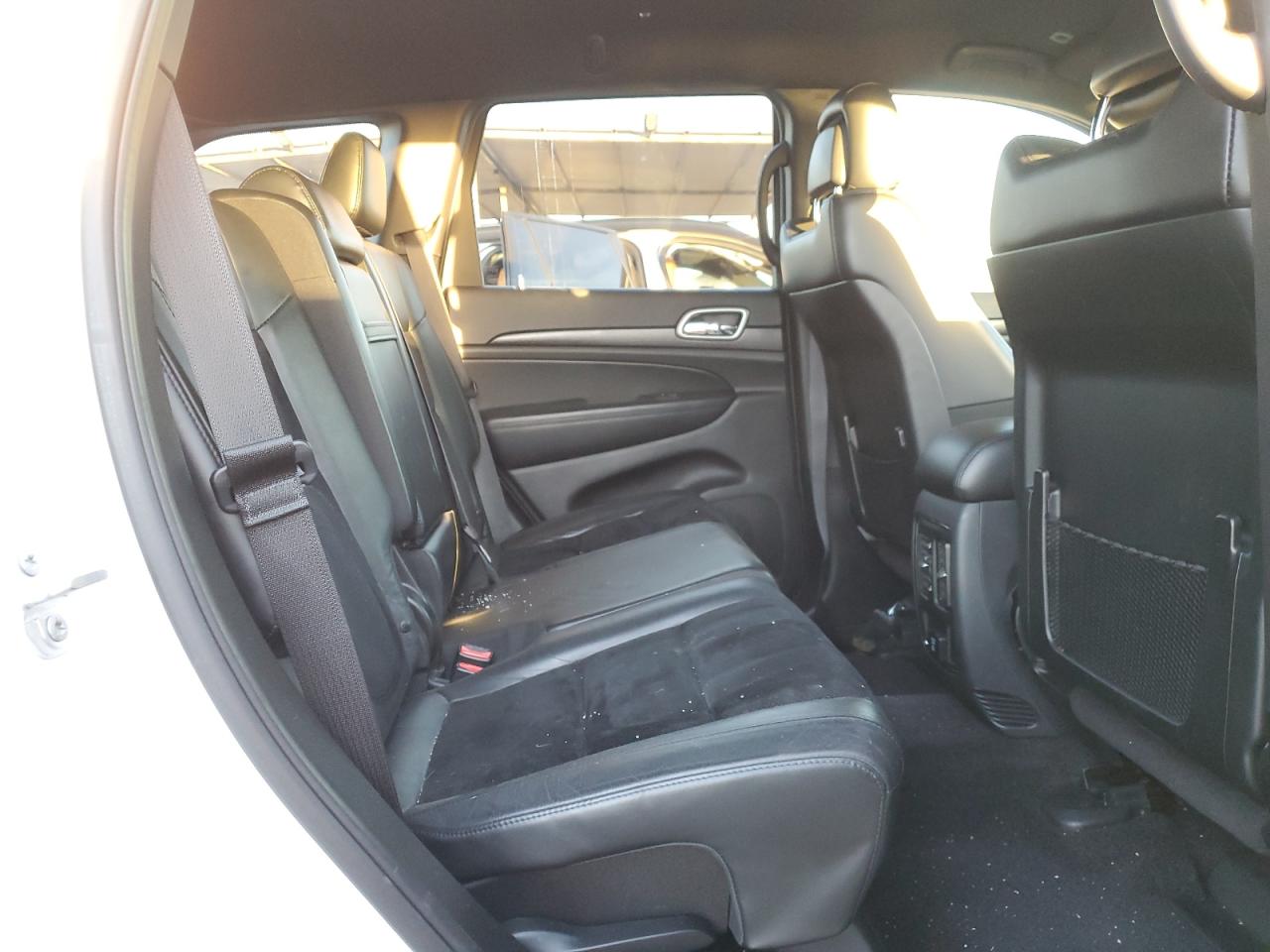 2018 Jeep Grand Cherokee - Image 11
