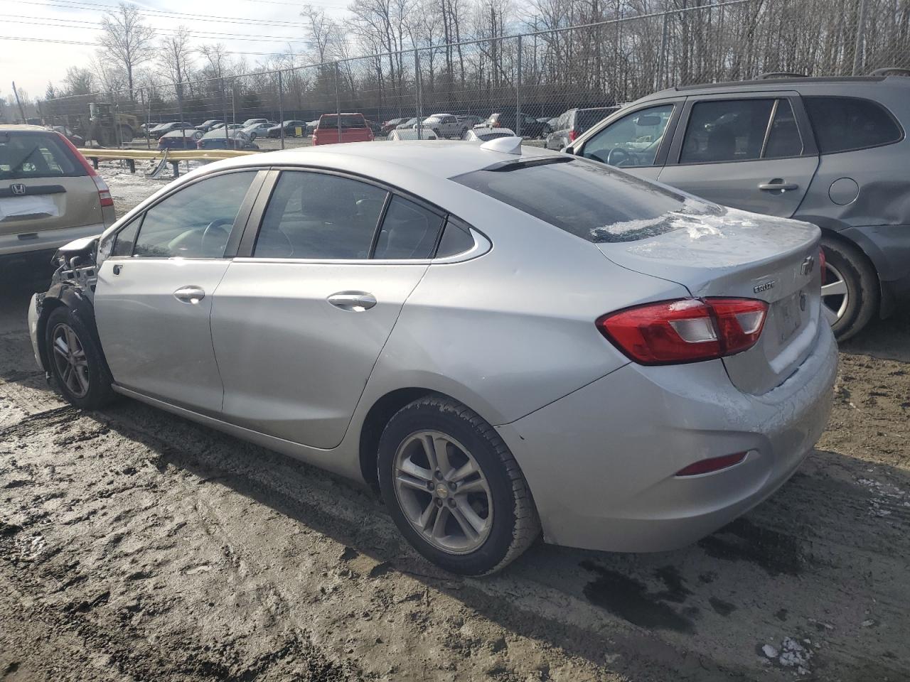 2018 Chevrolet Cruze - Image 2