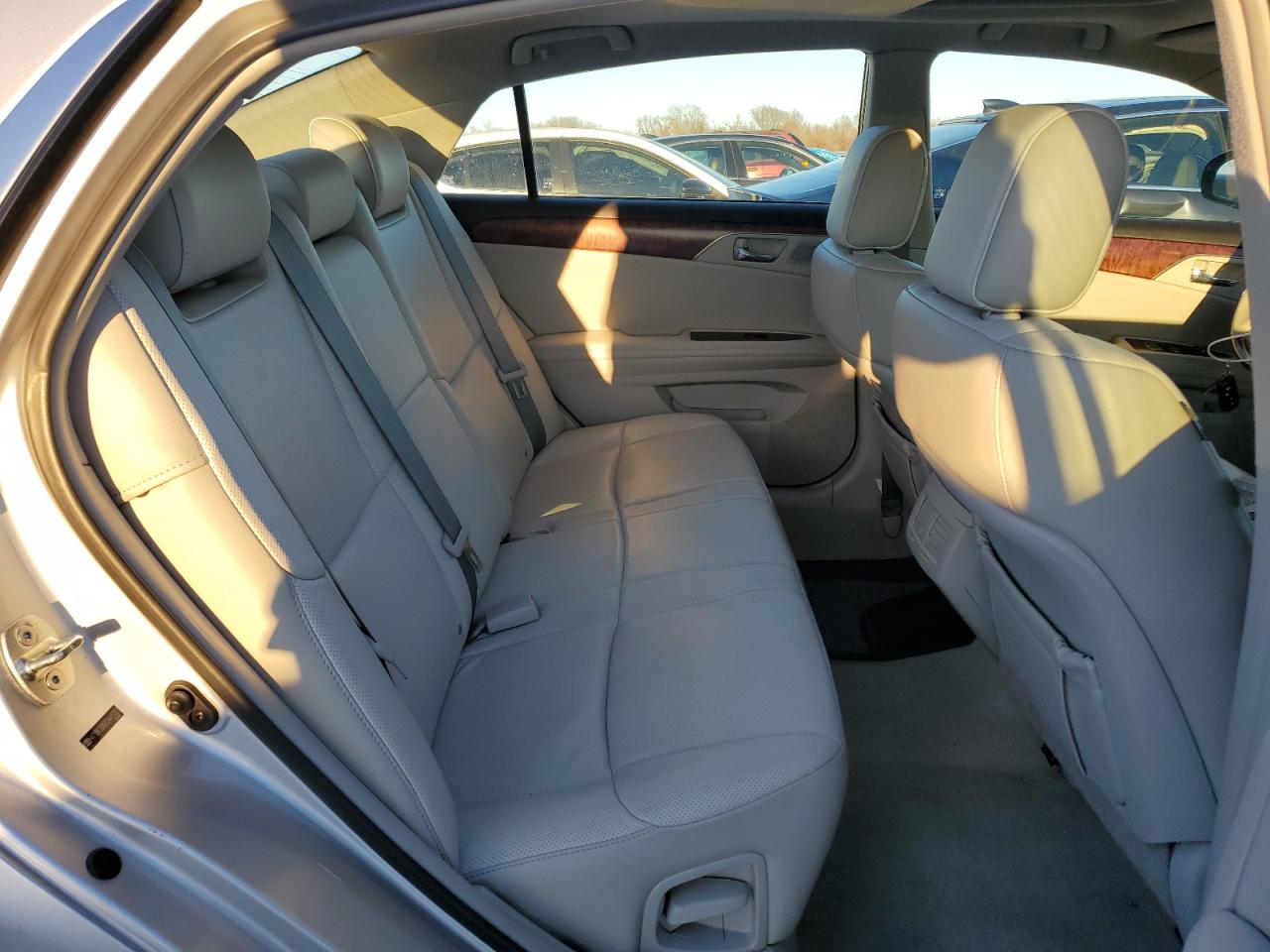 2012 Toyota Avalon - Image 10