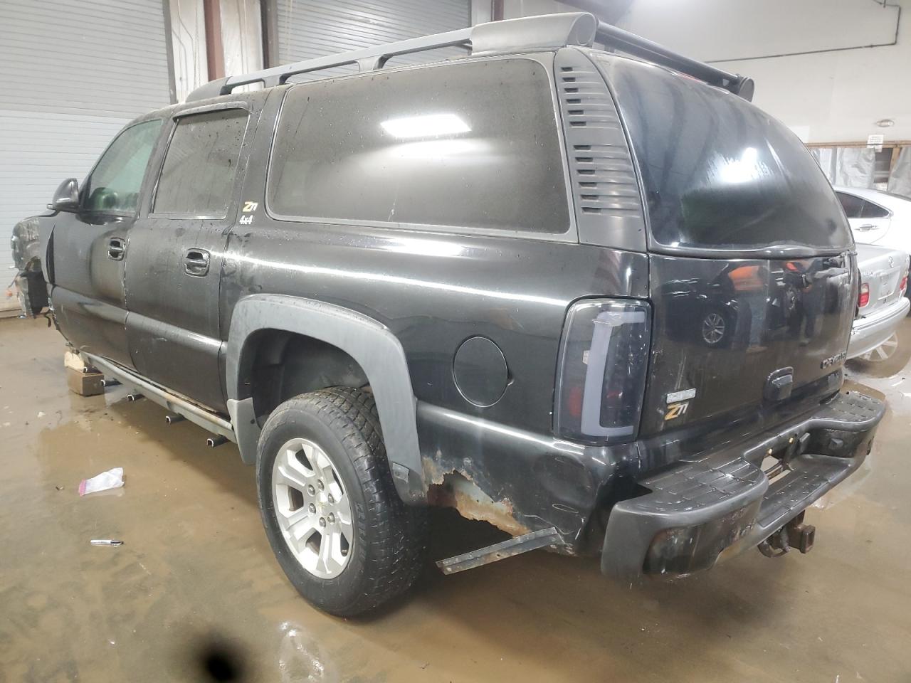 2004 Chevrolet Suburban - Image 2