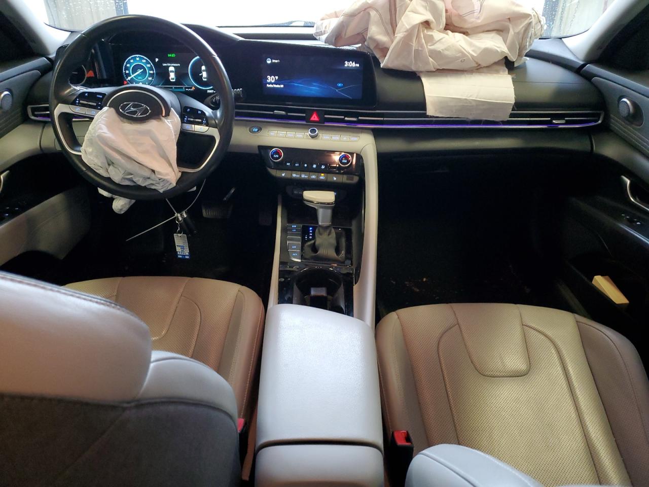 2022 Hyundai Elantra - Image 8