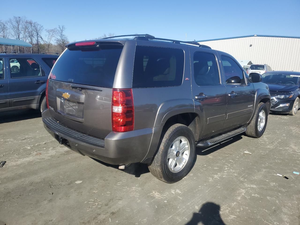 VIN 1GNSCBE08DR364342 2013 CHEVROLET TAHOE no.3