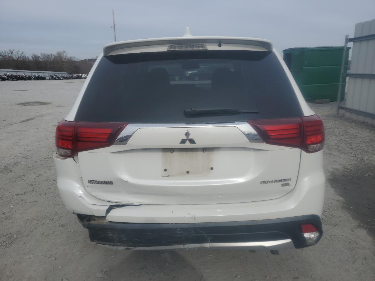 2017 Mitsubishi Outlander - Image 6