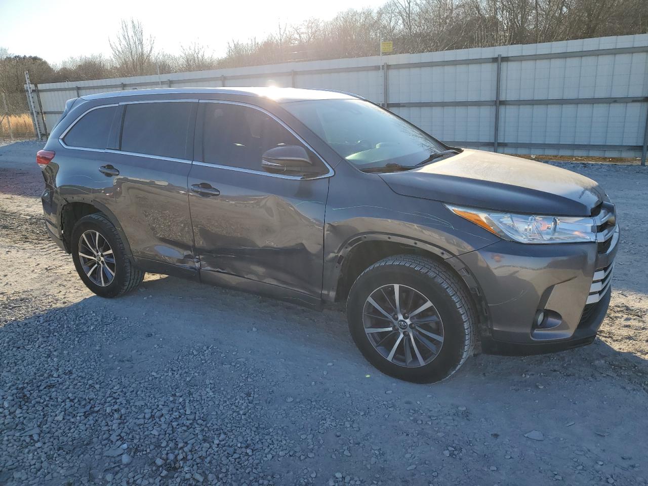 2017 Toyota Highlander - Image 4