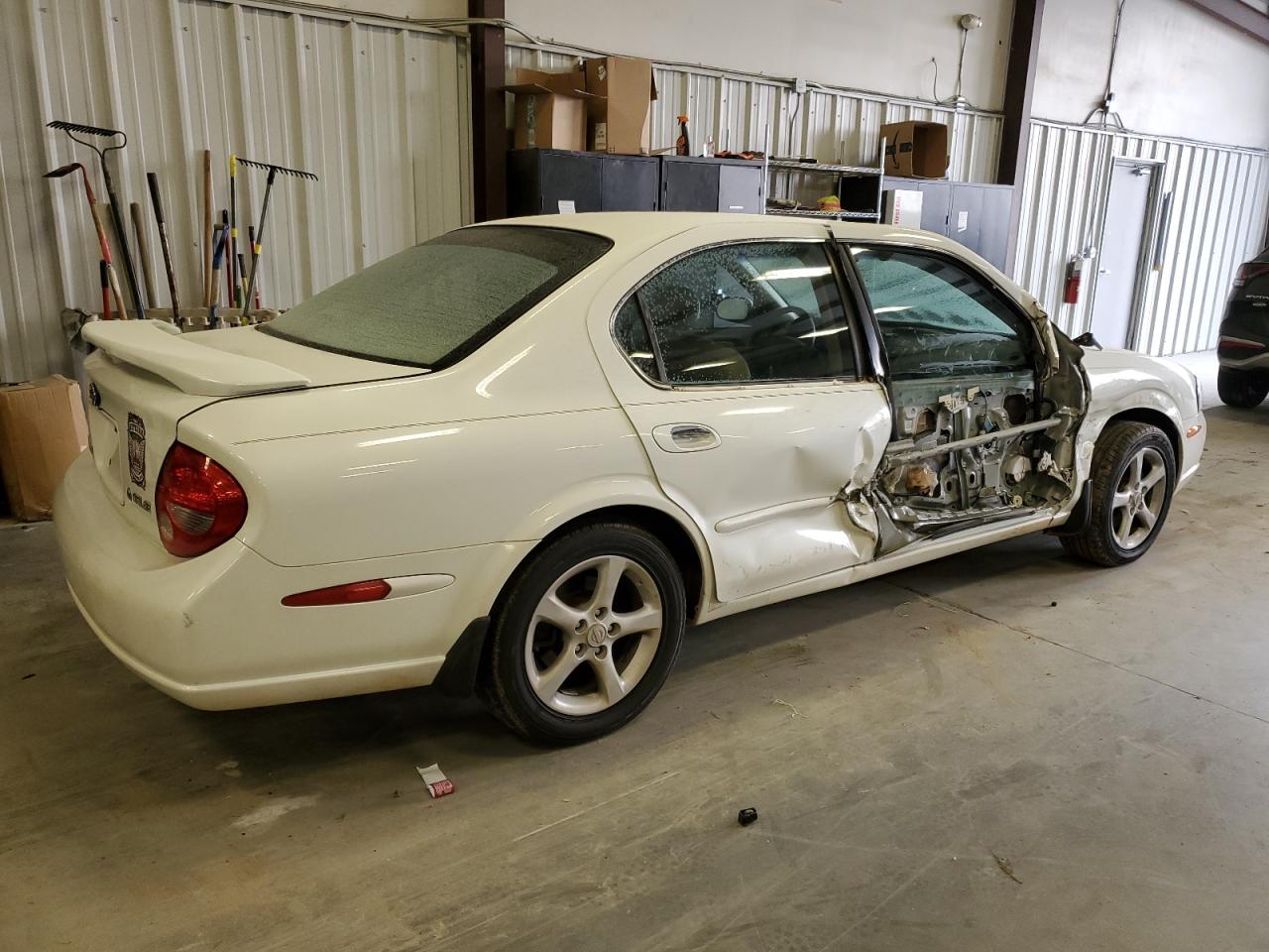 2001 Nissan Maxima - Image 3