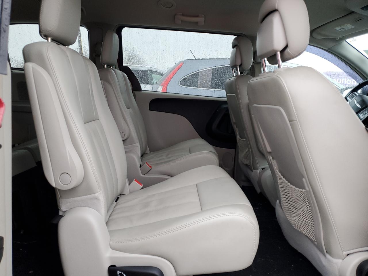 2013 Chrysler Town & Country - Image 11