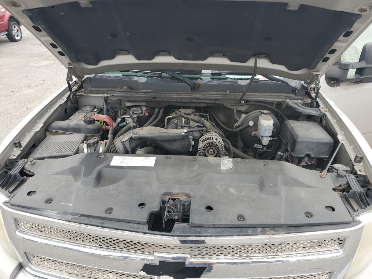 2009 Chevrolet Silverado - Image 11