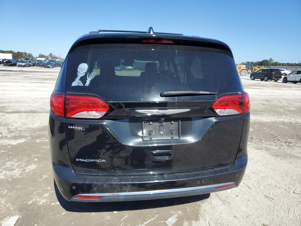 2017 Chrysler Pacifica - Image 6