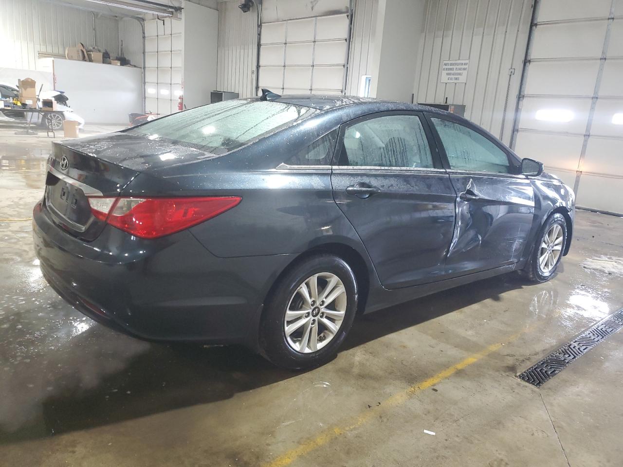 2013 Hyundai Sonata - Image 3