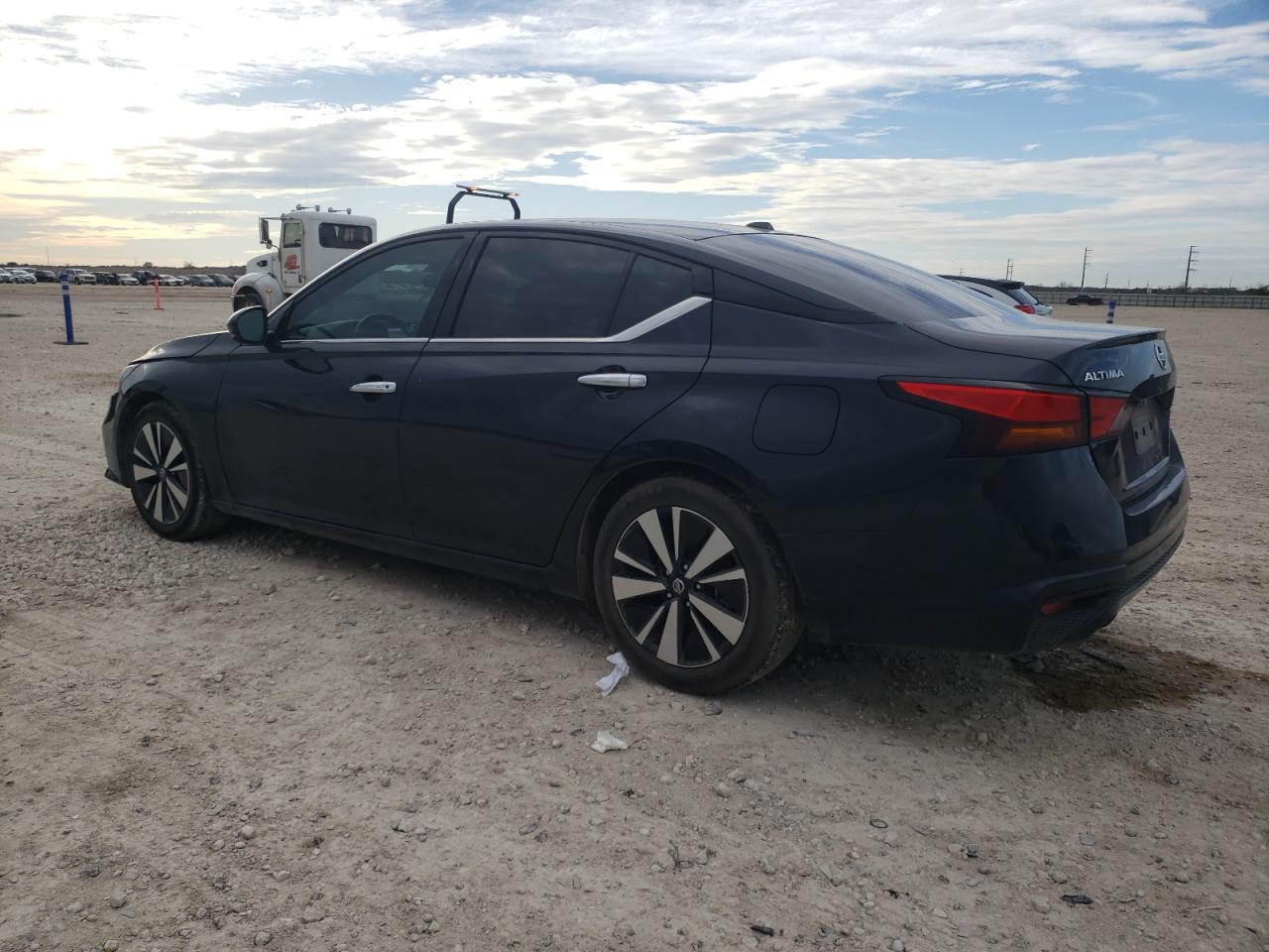 2021 Nissan Altima - Image 2